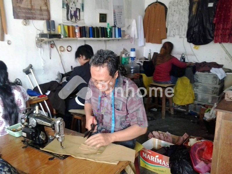 dijual tempat usaha bersama di demen - 1