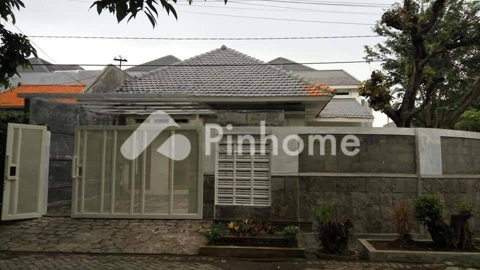 dijual rumah 1 lantai 4kt 260m2 di tenggilis