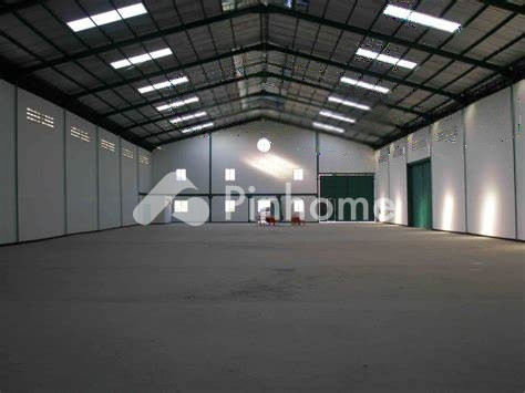 dijual gudang 800m2 di jl  pmd gudang