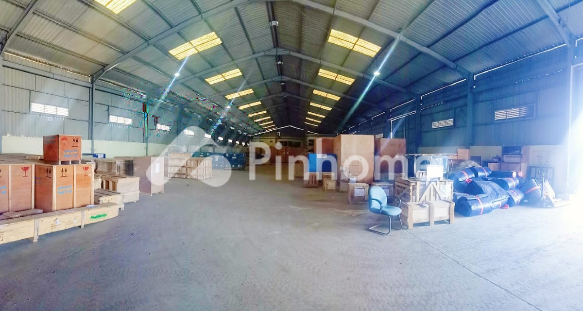 dijual gudang 2225m2 di jl  pmd goedang