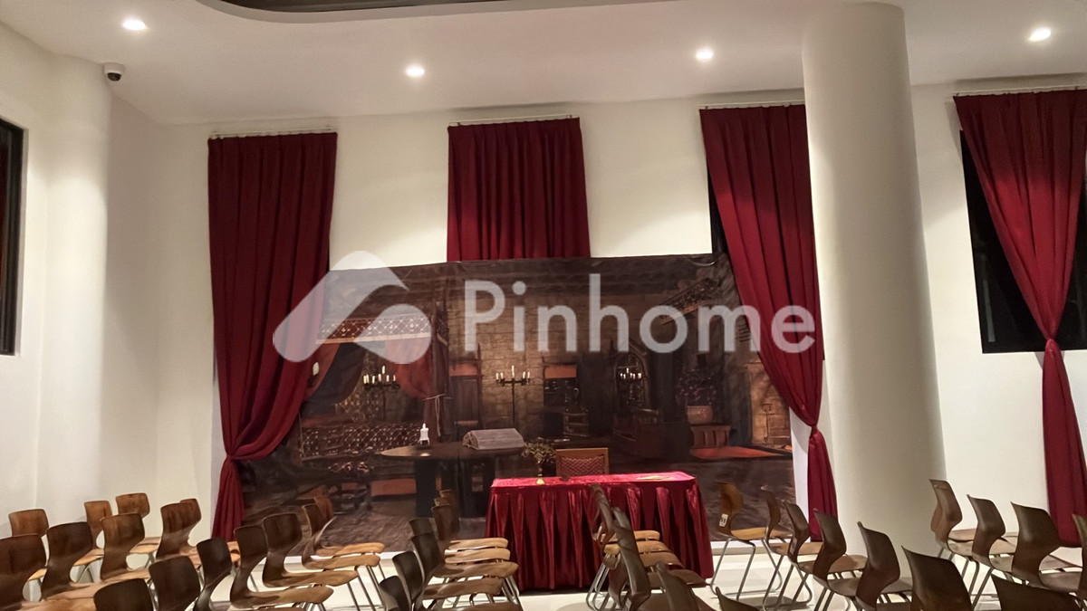 dijual rumah di kebon pisang