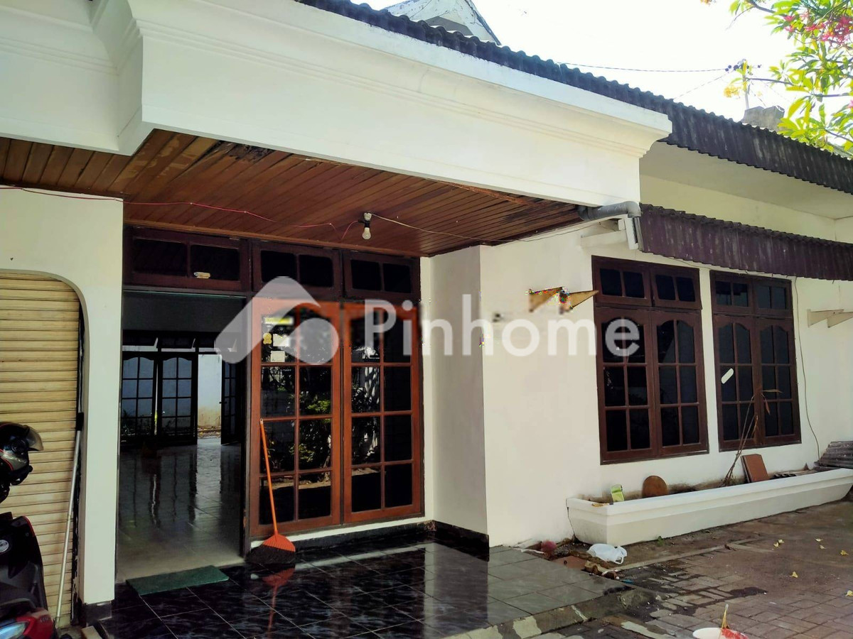 dijual rumah 1 lantai 3kt 300m2 di tenggilis mejoyo