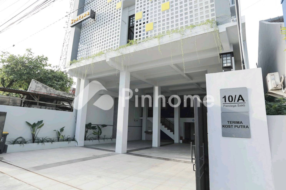 kost terakhir es campur teh tawar di baciro