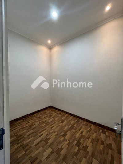 dijual rumah 2 lantai 2kt 38m2 di cipondoh - 5