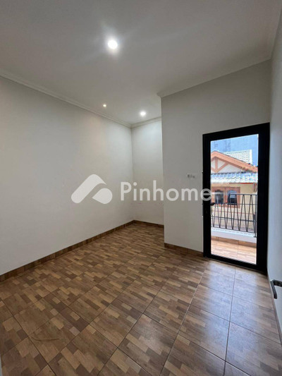 dijual rumah 2 lantai 2kt 38m2 di cipondoh - 4