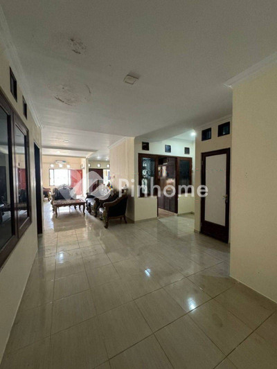 dijual rumah 2 lantai 4kt 162m2 di sukajadi - 2
