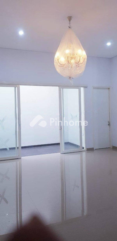 dijual rumah 1 lantai 5kt 160m2 di mulyorejo - 2