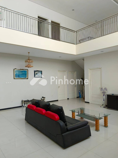 dijual rumah 2 lantai 5kt 312m2 di sawahan - 3