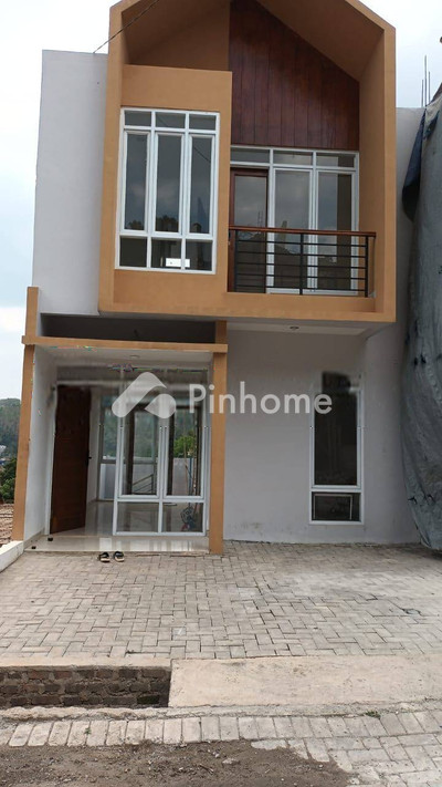 dijual rumah 2 lantai 3kt 70m2 di arcamanik - 2