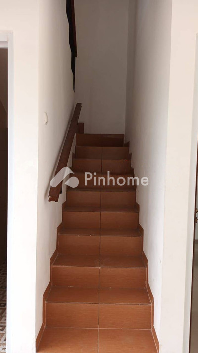 dijual rumah 2 lantai 3kt 70m2 di arcamanik - 3