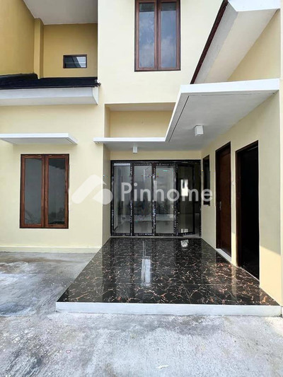 dijual rumah 2 lantai 3kt 184m2 di selangkah ke jalan karaangrejo raya banyumanik - 2