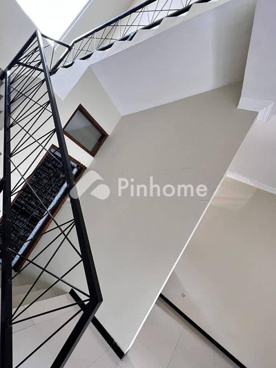 dijual rumah 2 lantai 3kt 184m2 di selangkah ke jalan karaangrejo raya banyumanik - 4