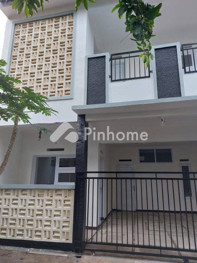 dijual rumah 2 lantai 4kt 78m2 di soekarno hatta riung bandung - 2