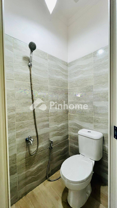 dijual rumah 2 lantai 2kt 20m2 di jl cipinang elok 1 - 5