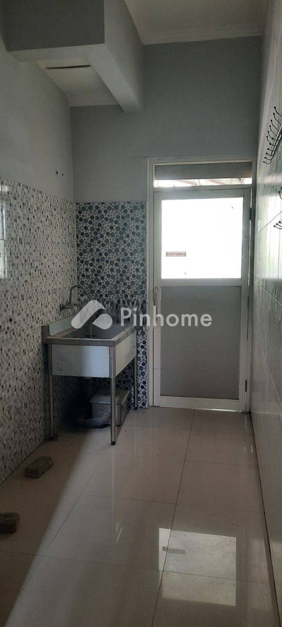 dijual rumah 2 lantai 4kt 126m2 di tenggilis mejoyo - 3