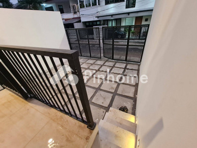dijual rumah 3 lantai 3kt 49m2 di jl pratama - 3