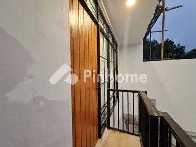 dijual rumah 3 lantai 3kt 49m2 di jl pratama - 4