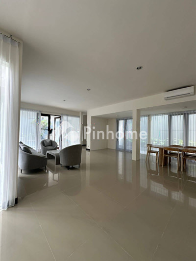 dijual rumah 2 lantai 4kt 424m2 di royal residence - 4