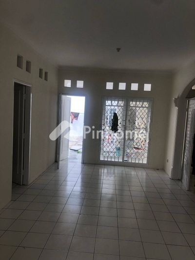 dijual rumah 1 lantai 3kt 200m2 di nusaloka bsd tangerang selatan - 2