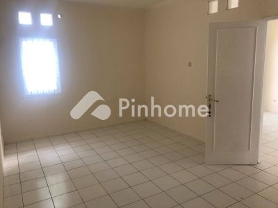 dijual rumah 1 lantai 3kt 200m2 di nusaloka bsd tangerang selatan - 3
