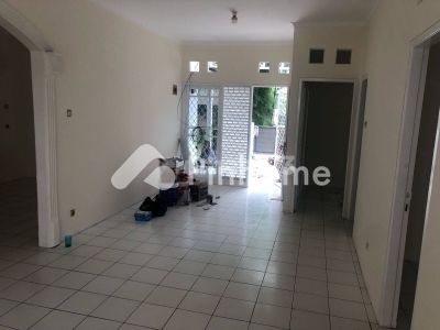 dijual rumah 1 lantai 3kt 200m2 di nusaloka bsd tangerang selatan - 5