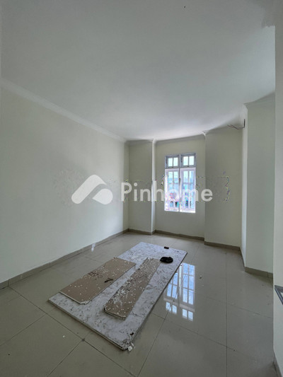 dijual rumah 2 lantai 3kt 60m2 di jl pertahanan kel timbang deli kec medan amplas kota medan sumatera utara 20148 - 5