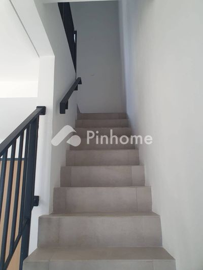 disewakan rumah 2 lantai 4kt 60m2 di yuticha bsd - 2