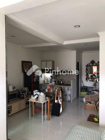 dijual rumah 2 lantai 2kt 200m2 di bintaro sektor 3 tangerang selatan - 2