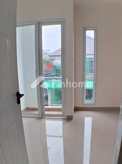 dijual rumah 2 lantai 3kt 61m2 di jalan kalasan - 2