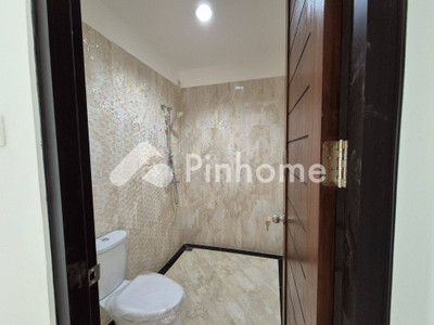 dijual rumah 2 lantai 4kt 140m2 di brand new residen - 5