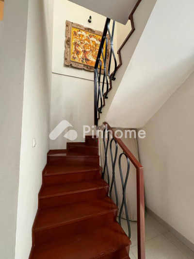 dijual rumah 2 lantai 3kt 96m2 di parigi sektor 9 bintaro tangerang selatan - 2