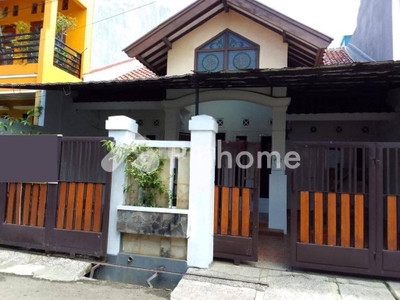 dijual rumah 1 lantai 3kt 140m2 di jl randusari antapani bandung - 2