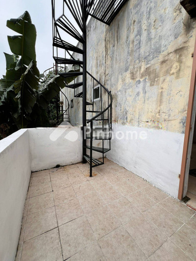 dijual rumah 2 lantai 2kt 112m2 di jl petunia raya kemenangan tani kec medan tuntungan kota medan sumatera utara 20136 - 2