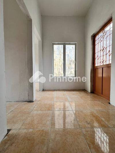 dijual rumah 2 lantai 2kt 112m2 di jl petunia raya kemenangan tani kec medan tuntungan kota medan sumatera utara 20136 - 4