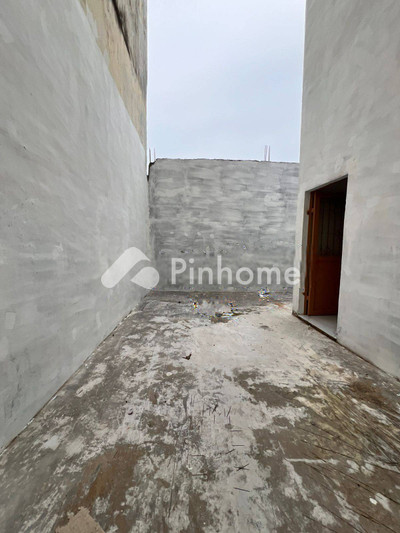 dijual rumah 2 lantai 2kt 112m2 di jl petunia raya kemenangan tani kec medan tuntungan kota medan sumatera utara 20136 - 5