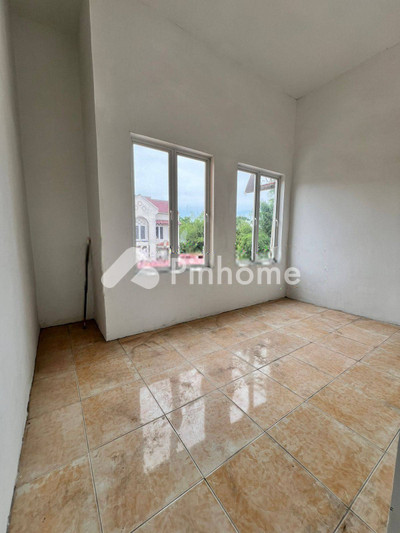 dijual rumah 2 lantai 2kt 112m2 di jl petunia raya kemenangan tani kec medan tuntungan kota medan sumatera utara 20136 - 4