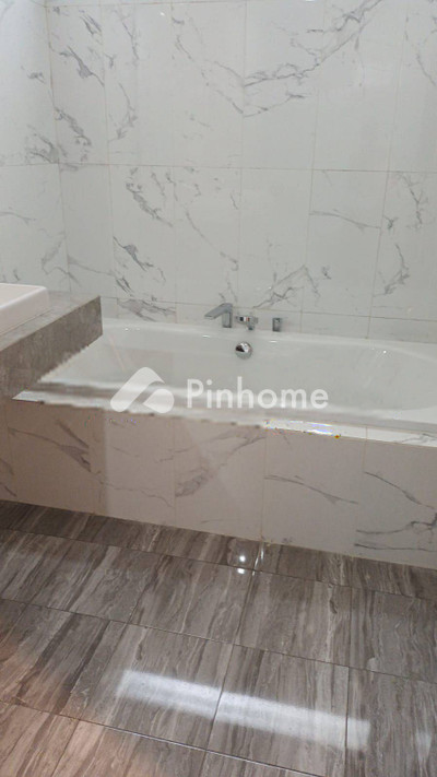 dijual rumah 2 lantai 3kt 176m2 di buah batu raya - 5
