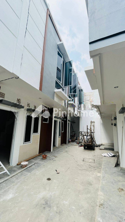 dijual rumah 2 lantai 2kt 21m2 di jl utan kayu raya - 2