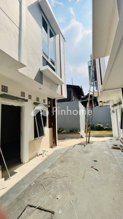 dijual rumah 2 lantai 2kt 21m2 di jl utan kayu raya - 4