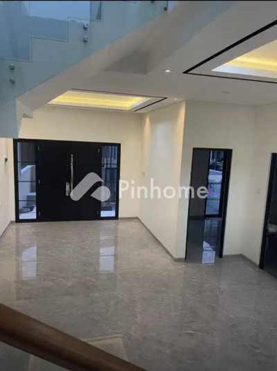 dijual rumah 1 lantai 6kt 216m2 di pakuwon city - 3