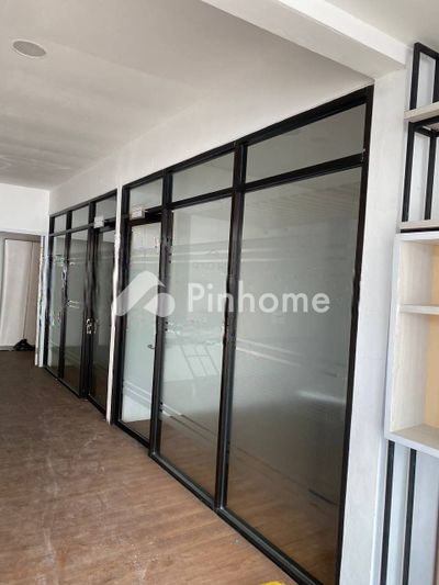 dijual gudang 2437m2 di karang pilang - 3