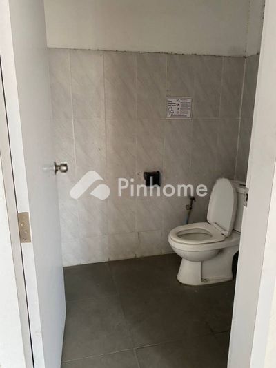 dijual gudang 2437m2 di karang pilang - 2