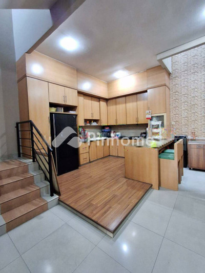 dijual rumah 2 lantai 3kt 120m2 di kompleks cemara asri - 3
