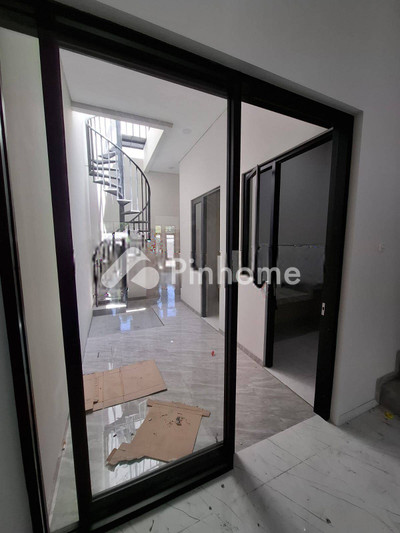 dijual rumah 1 lantai 4kt 90m2 di tenggilis mejoyo - 4