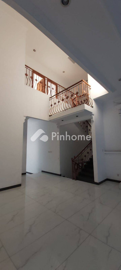 dijual rumah 2 lantai 4kt 250m2 di kembangan - 2