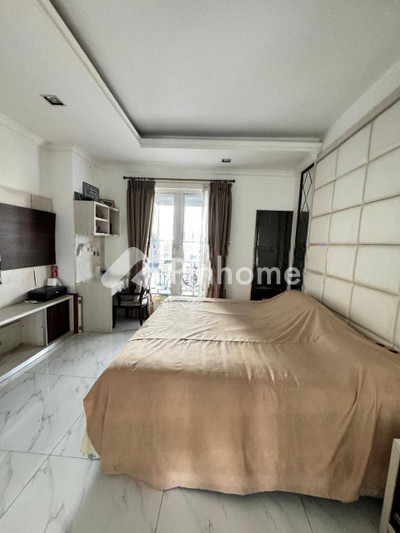 dijual rumah 3 lantai 4kt 240m2 di penjaringan - 2