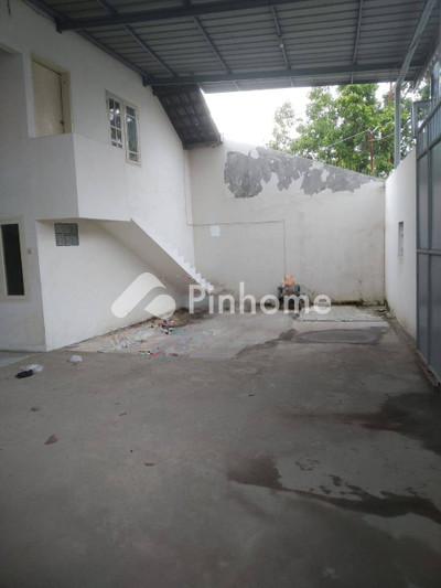 dijual gudang 475m2 di benda - 4