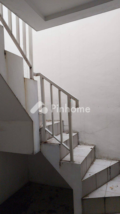 dijual rumah 2 lantai 180m2 di kalideres - 2