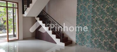 dijual rumah siap huni di kemang indah - 2