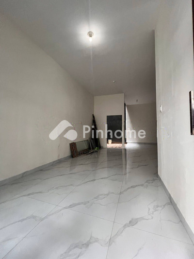 dijual rumah 2 lantai 2kt 72m2 di komplek reyhan haus jln setia budi dalam - 2